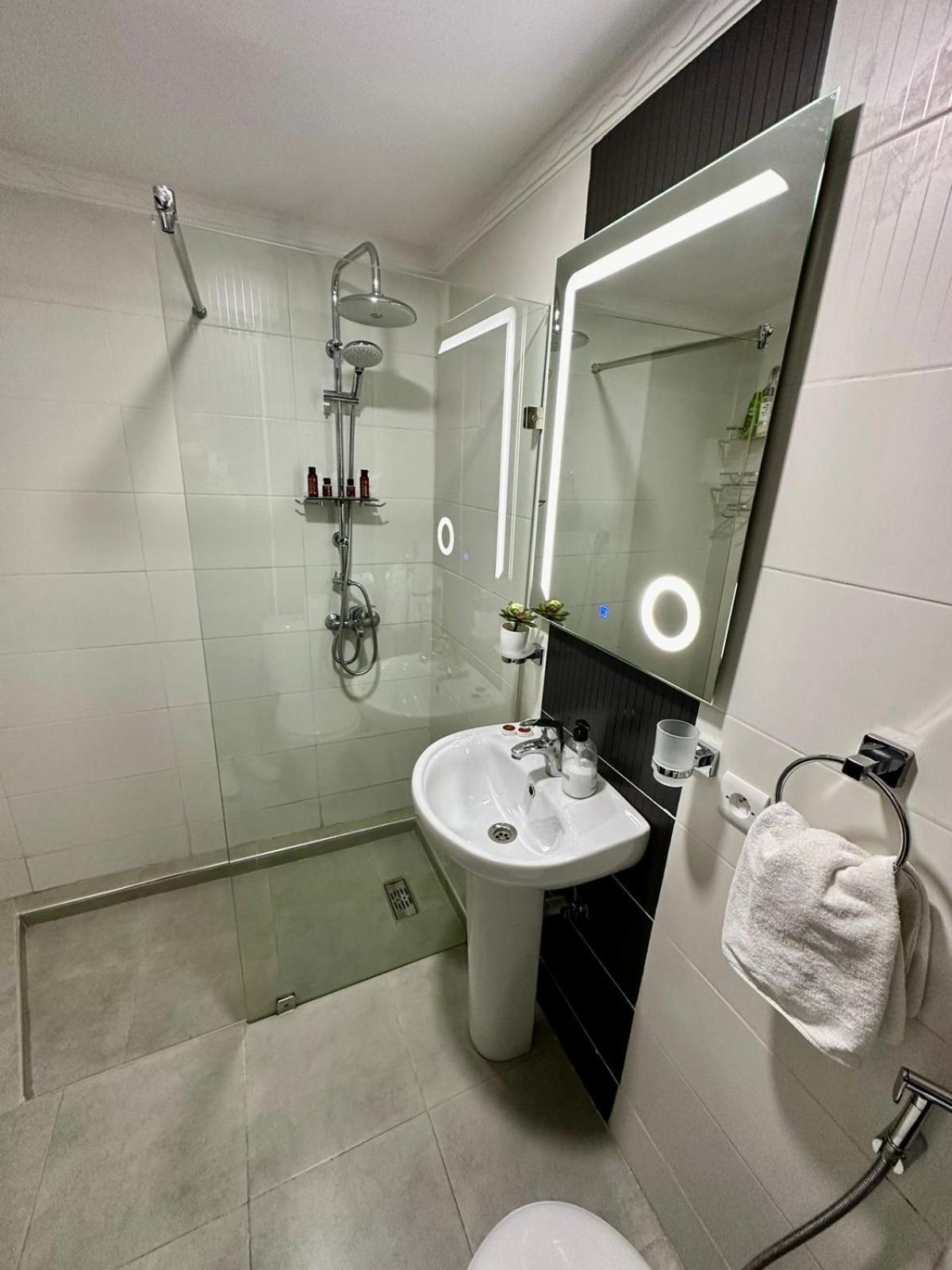Appart Neuf Lumineux Climatise 1Ere Etage Tânger Exterior foto
